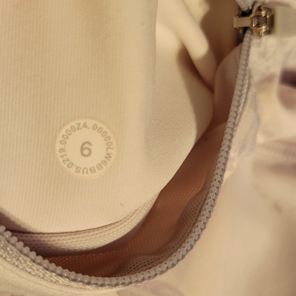 Lululemon - Picture 2 of 5